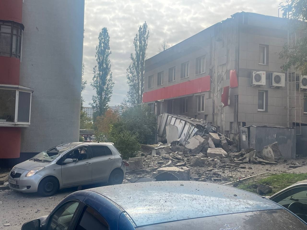 В Белгороде снаряд прилетел в многоэтажное здание