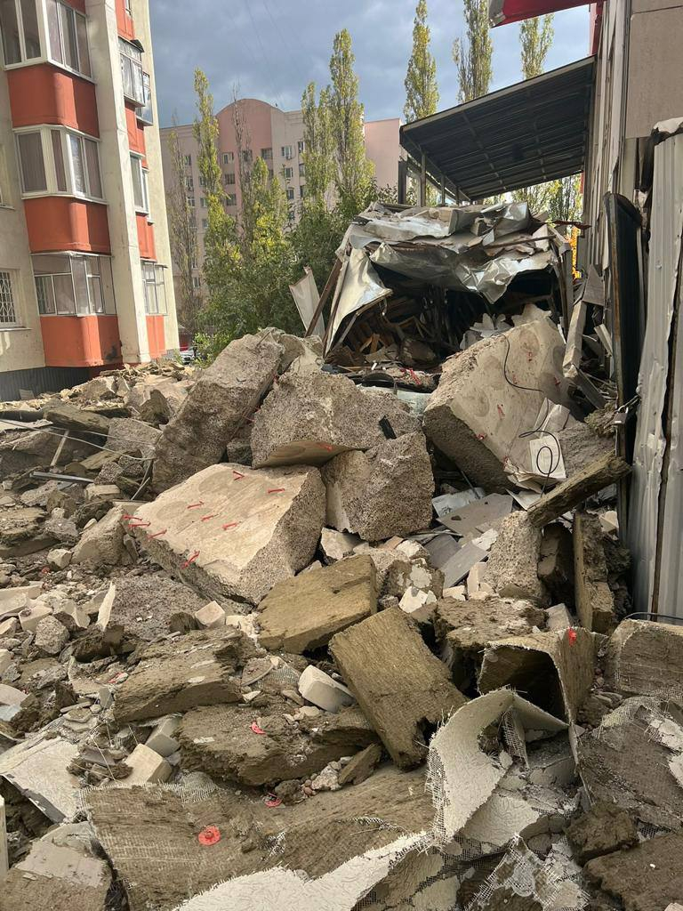 В Белгородском доме, куда попали осколки, разрушен только технический этаж 