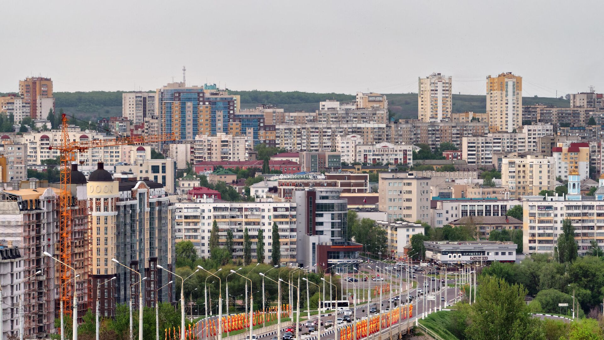 На окраине Белгорода целый день работает ПВО