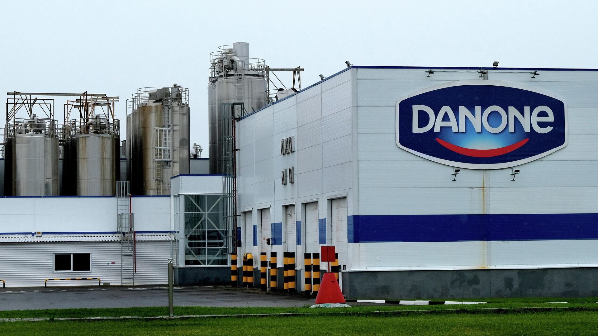 Danone уходит из России или продолжает работать через подставные лица
