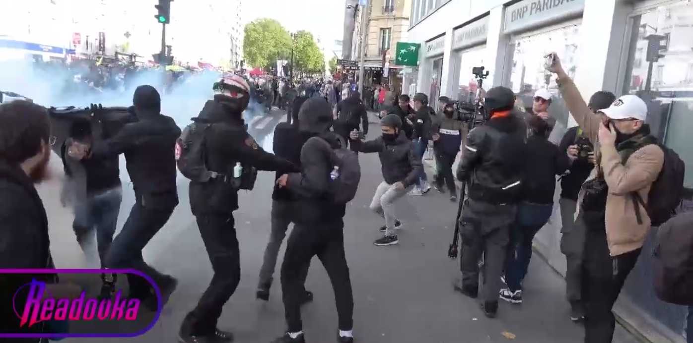 Левые оппозиционеры вышли на протест в Париже