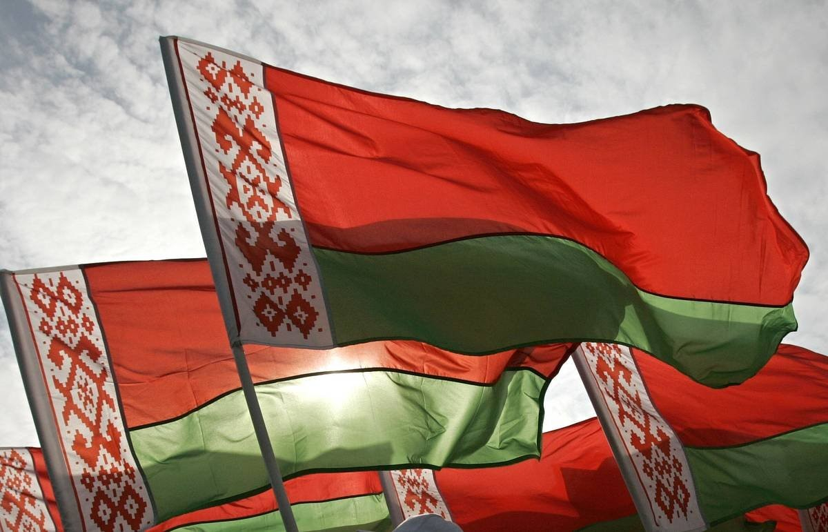 В Белоруссии сотрудники МЧС получили от Минобороны оружие для своих сотрудников