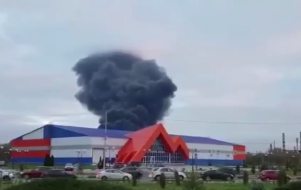 В Белгородской области в результате удара ВСУ горит местное предприятие