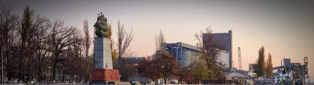 В Херсоне теракт: автомобиль, в котором была взрывчатка, взлетел на воздух
