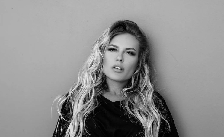 Певица Рита Дакота обвинила Ксению Собчак в непрофессионализме