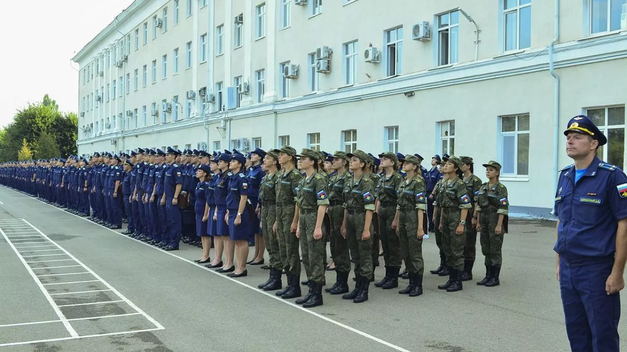 Первые военные летчицы выпустились из авиаучилища в России