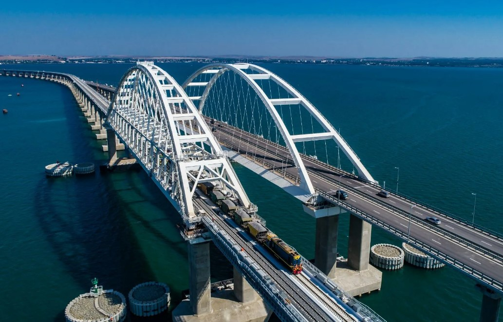 Восстановление автомобильной части Крымского моста ведется с опережением графика