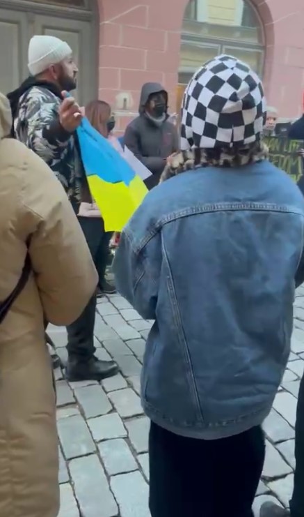 Светлана Лобода взяла дочь на митинг в поддержку Украины в Таллине
