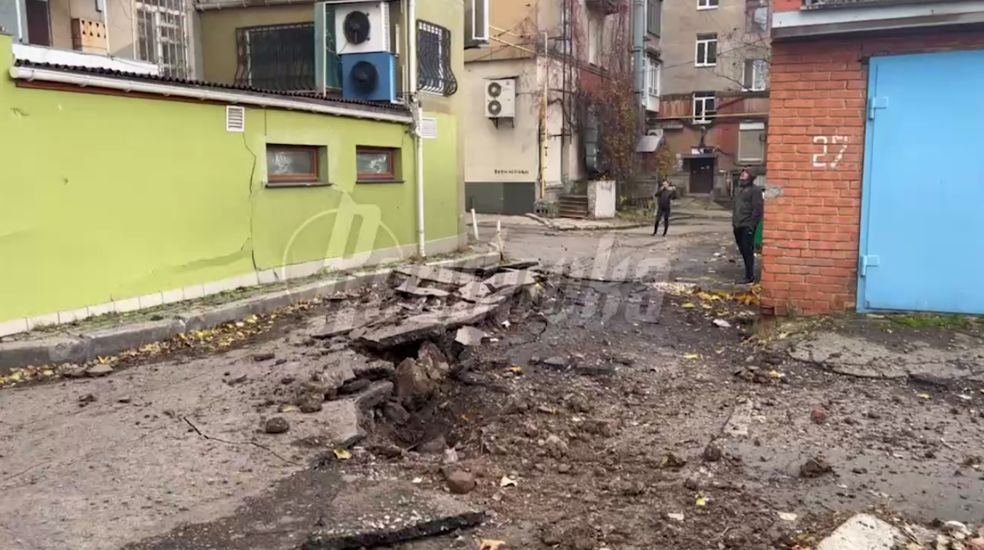 ВСУ обстреляли жилые дома в центре Донецка