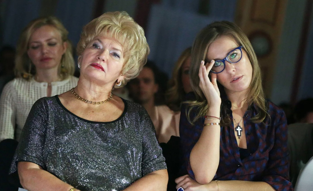 Сенатор Людмила Нарусова сообщила, что журналистка Ксения Собчак скоро вернется в Россию