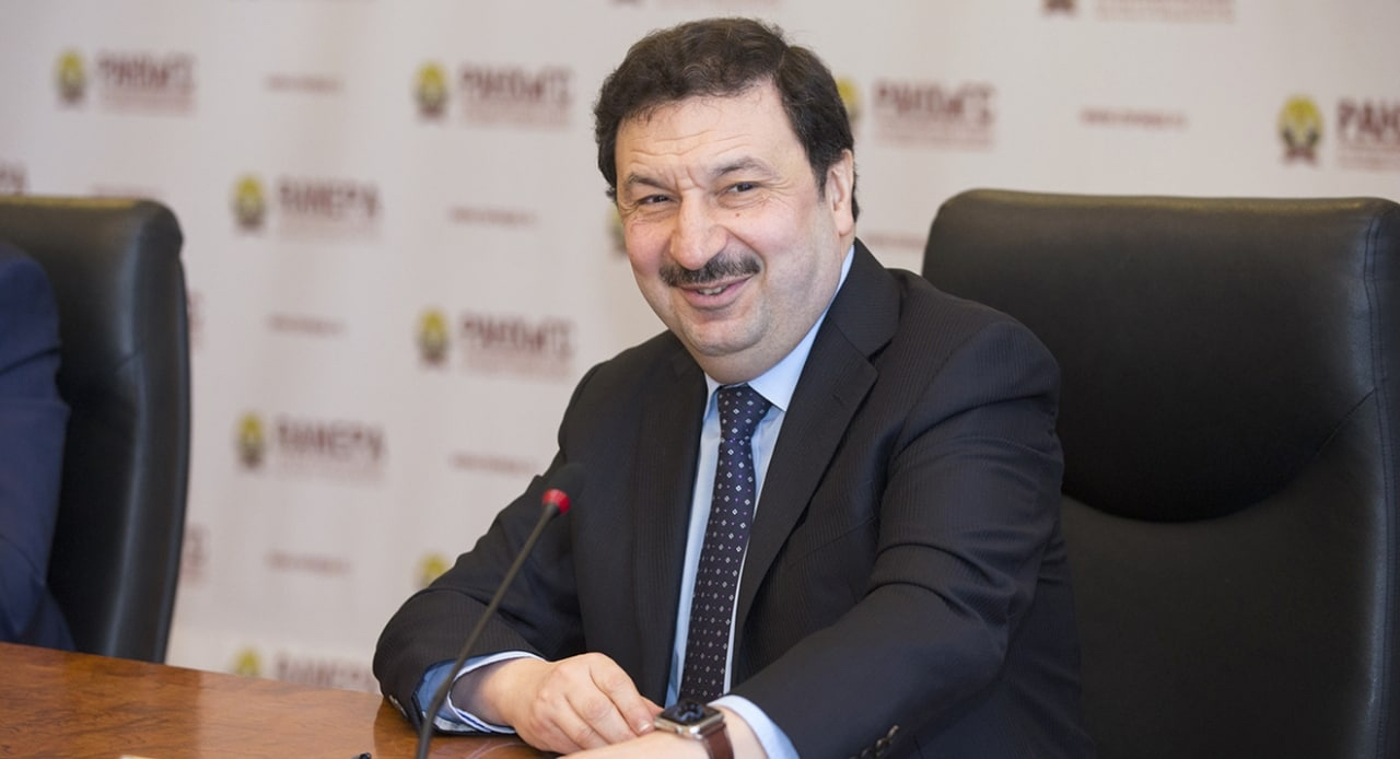 Ректор РАНХиГС Владимир Мау сбежал в отпуск