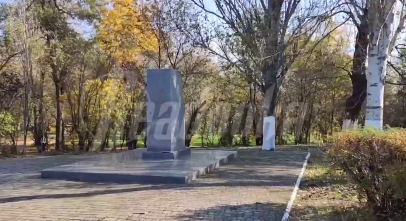 Из Херсона вывезли памятник героя Советского Союза Василия Маргелова
