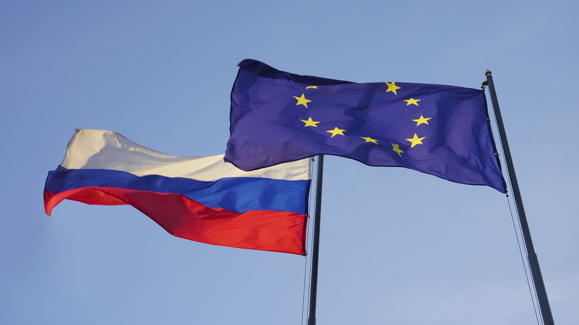 Гроша не стоит, а глядит рублем: Западу придется договориться с Россией