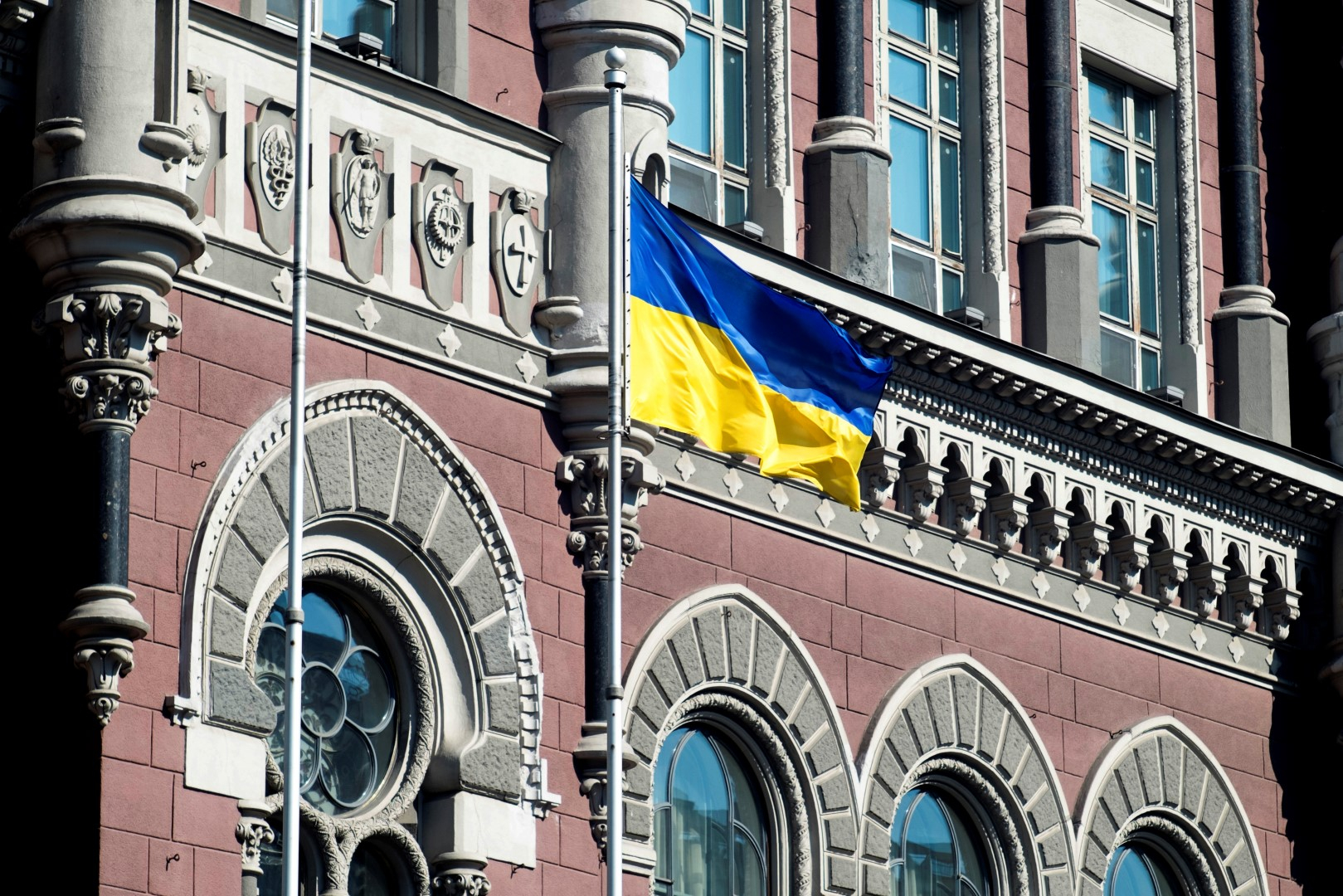 Киев национализировал «Мотор Сич» Богуслаева и «Укрнафта» Коломойского