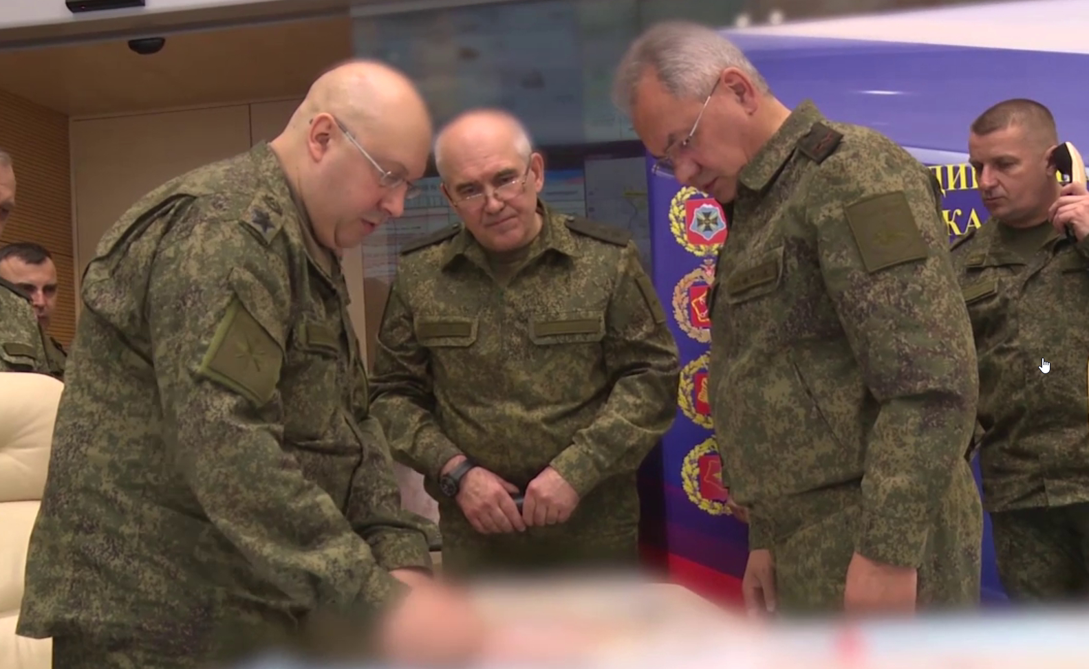 Суровикин доложил Шойгу об обеспечении всеми видами довольствия мобилизованных