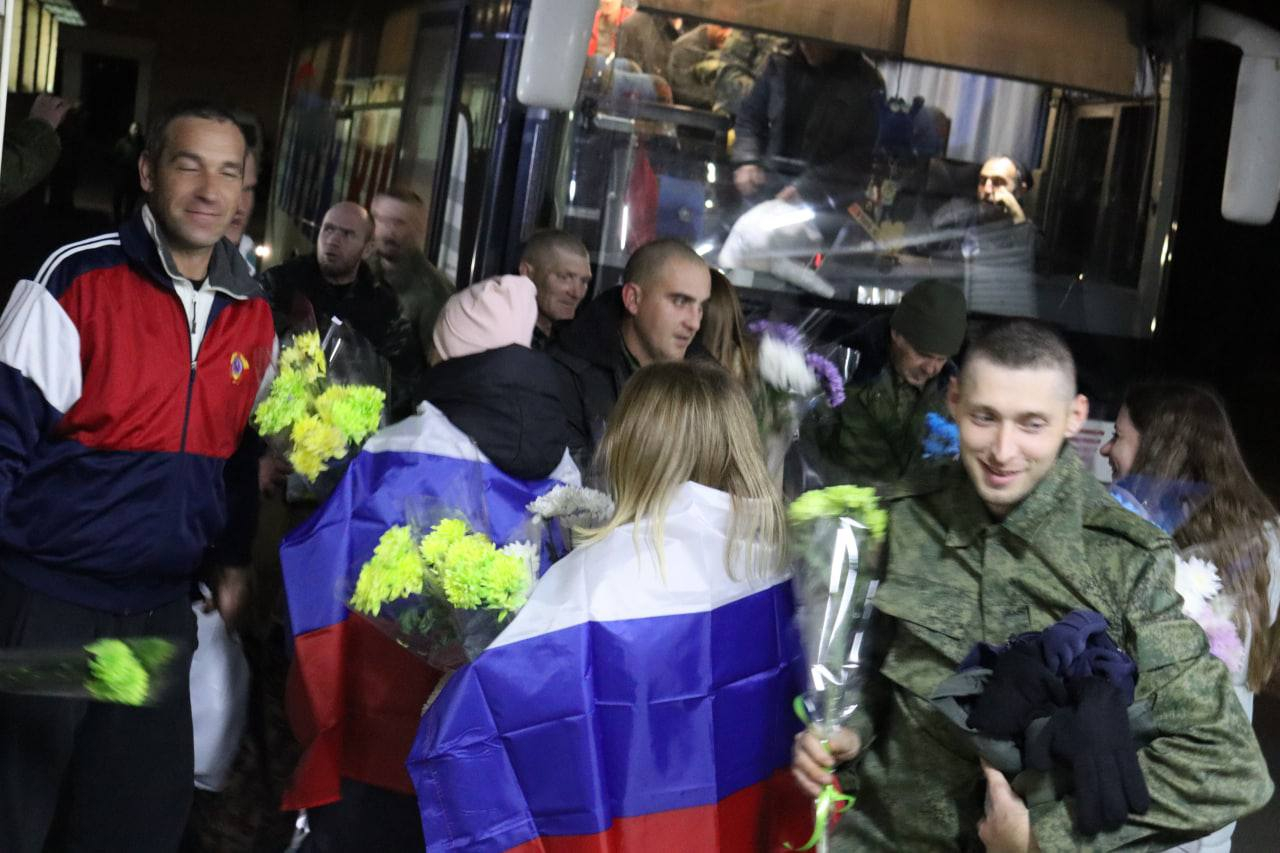 Еще 35 российский бойцов вернулись из украинского плена домой в ЛНР