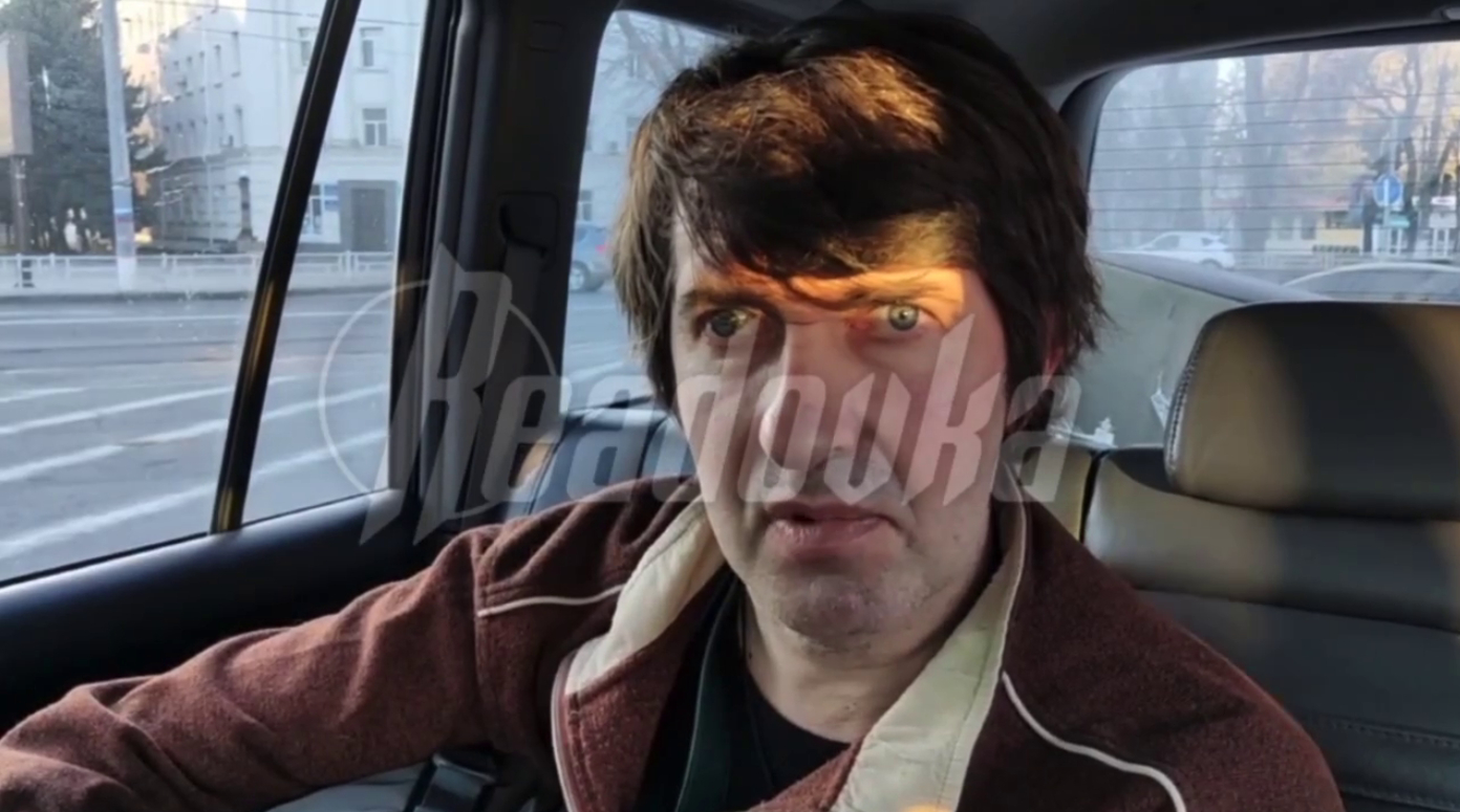 Readovka показывает эвакуацию одного из граждан, пожелавших покинуть Херсон