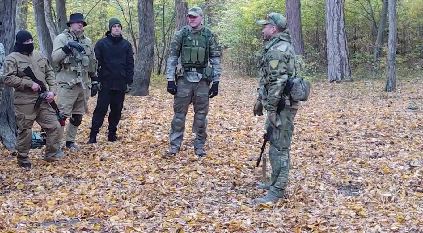 Добровольцев в Крыму обучают важным тактическим навыкам на занятиях по военной подготовке