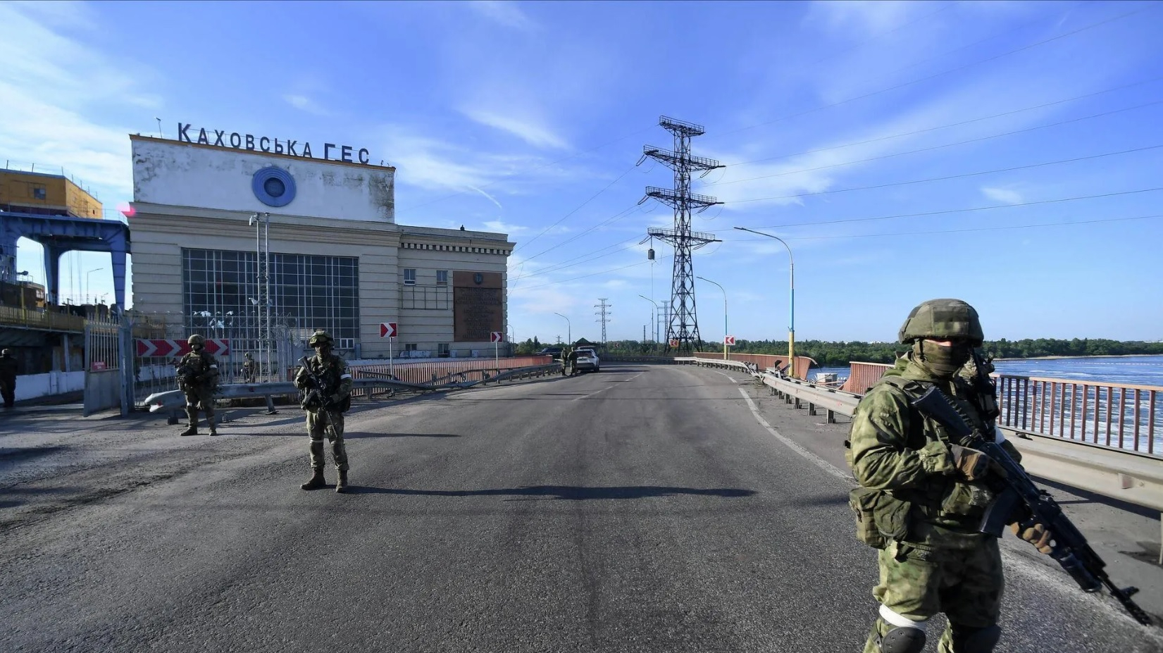 Каховская ГЭС получила сильные повреждения из-за обстрелов ВСУ