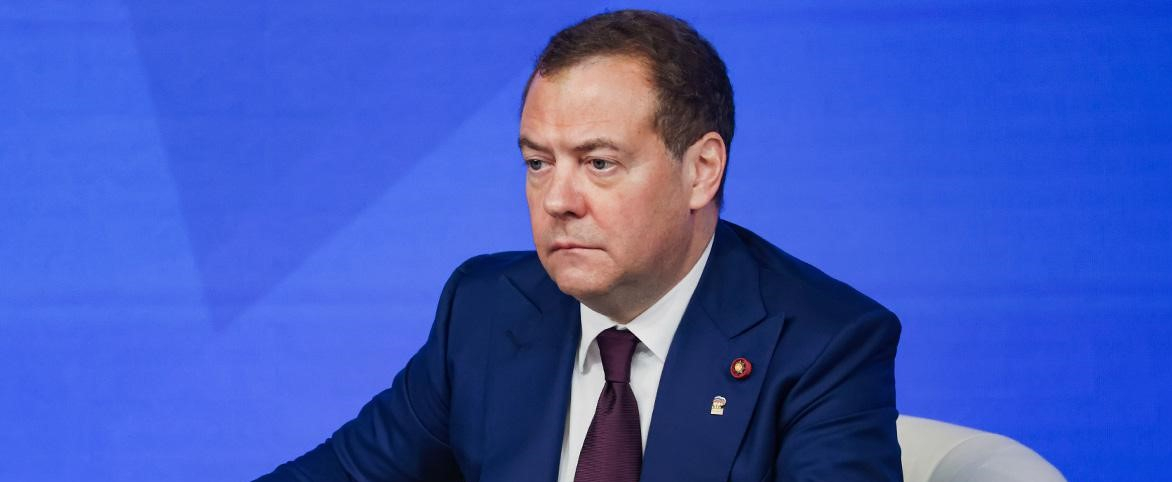 Медведев увидел в ЧП с упавшей в Польше ракетой угрозу будущей мировой войны