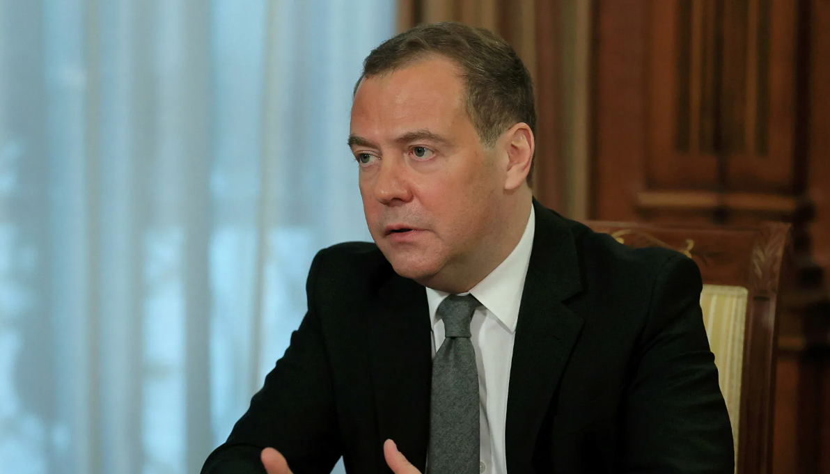 Медведев прокомментировал инцидент с ракетой в Польше