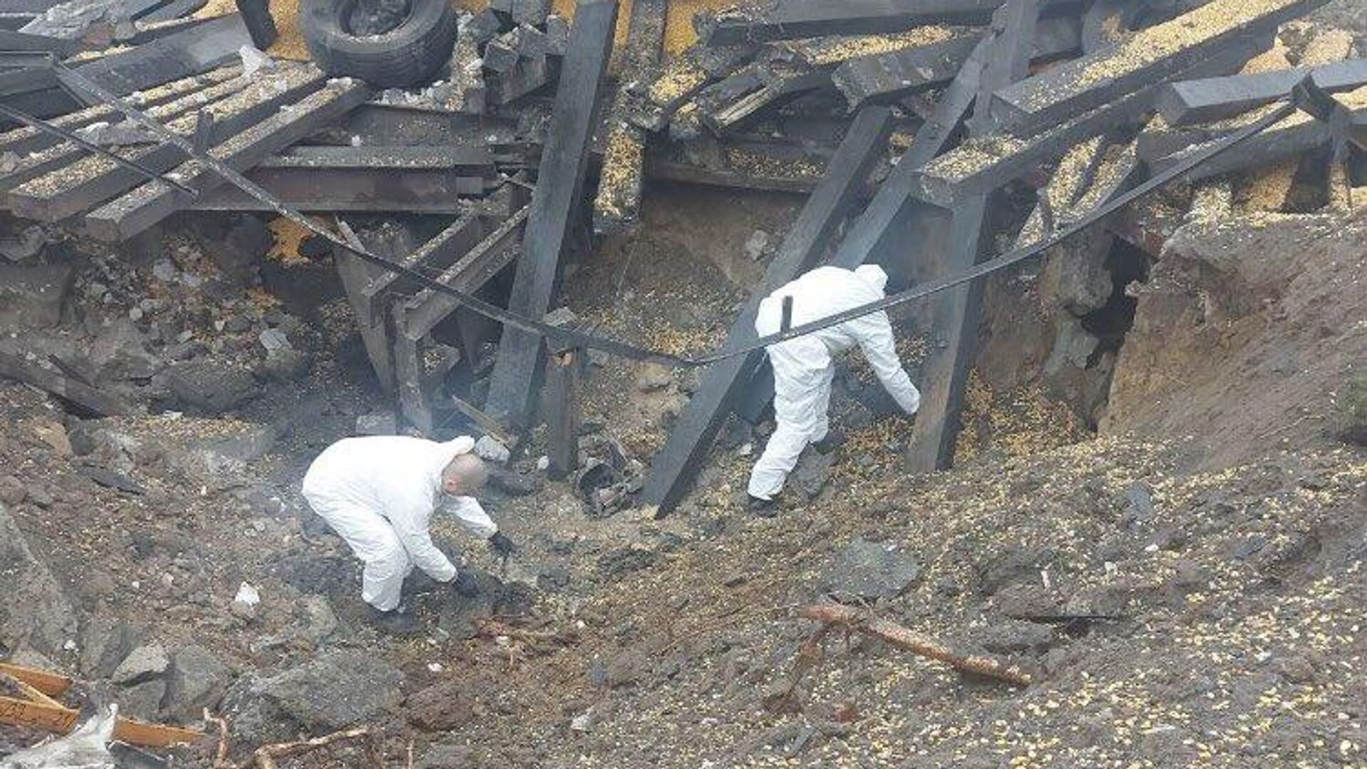 Украинских экспертов допустили на место падения ракеты в Польше