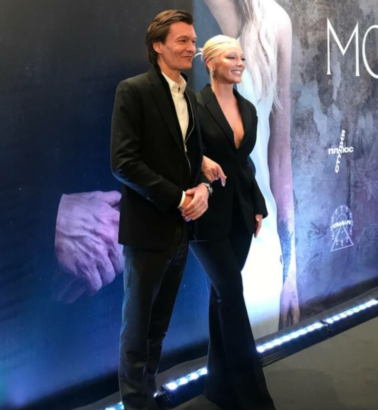 Настя Ивлеева появилась на премьере сериала «Монастырь» с Филиппом Янковским