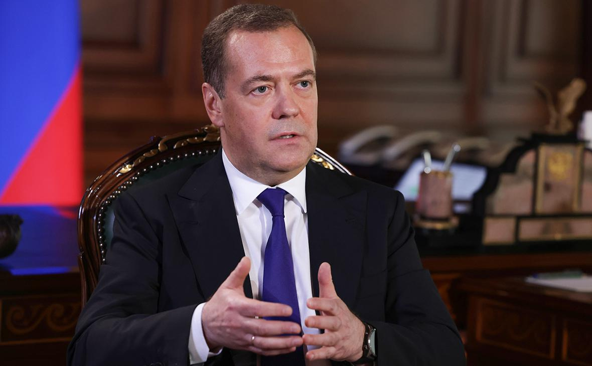 Медведев отреагировал на расстрел российских солдат