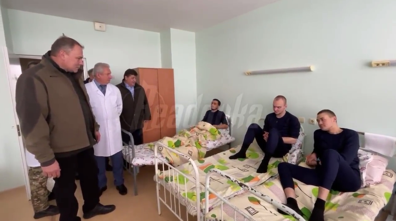 Депутат Госдумы Петр Толстой навестил раненных бойцов в Белгородской области