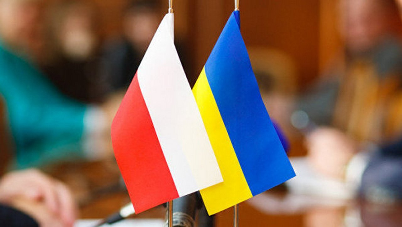 Польша требует от Киева извинений за Волынскую резню