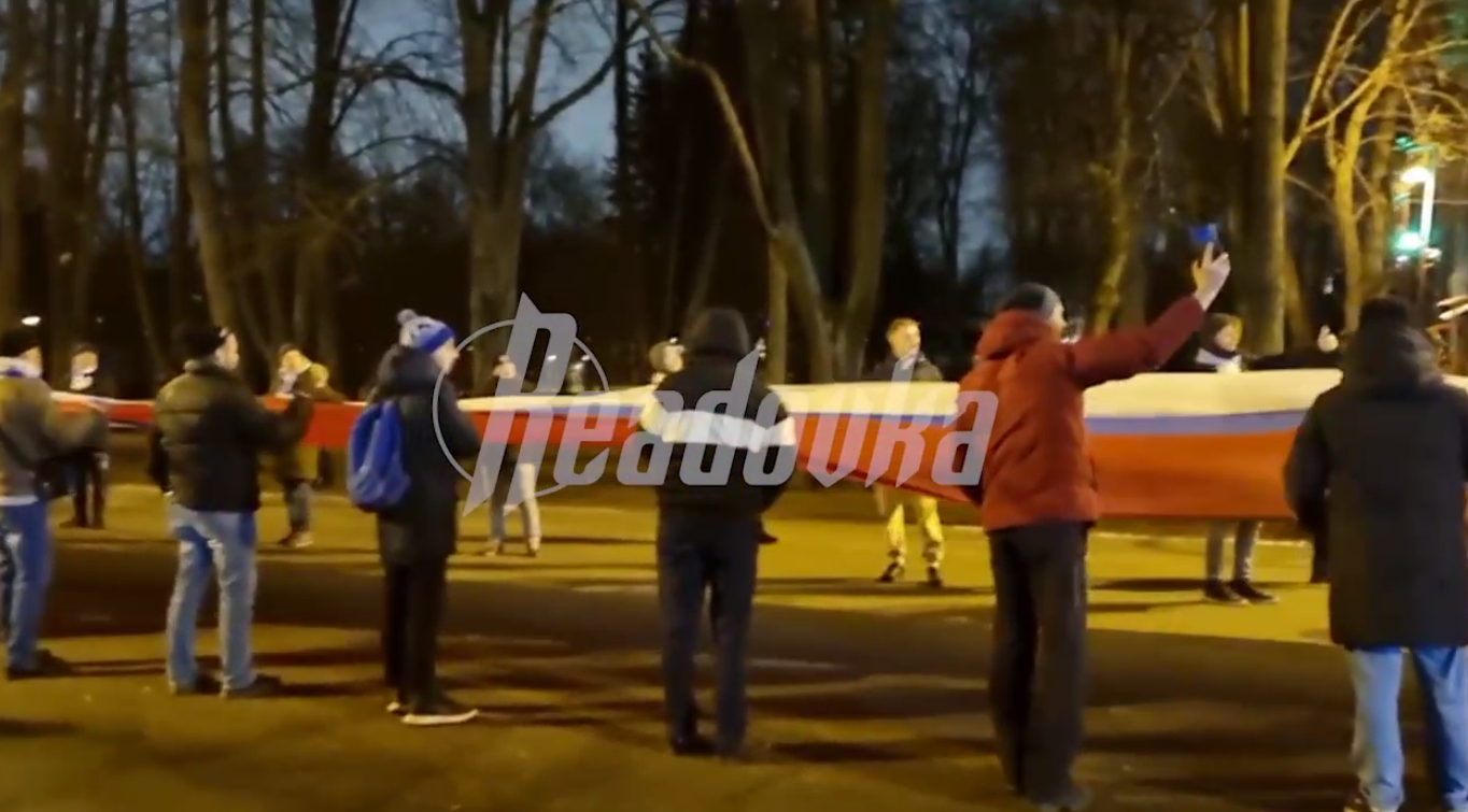 В Петербурге развернули сербско-русский флаг перед матчем с «Црвеной Звездой»