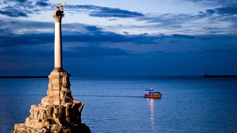 В Севастополе временно приостановлено движение морского транспорта