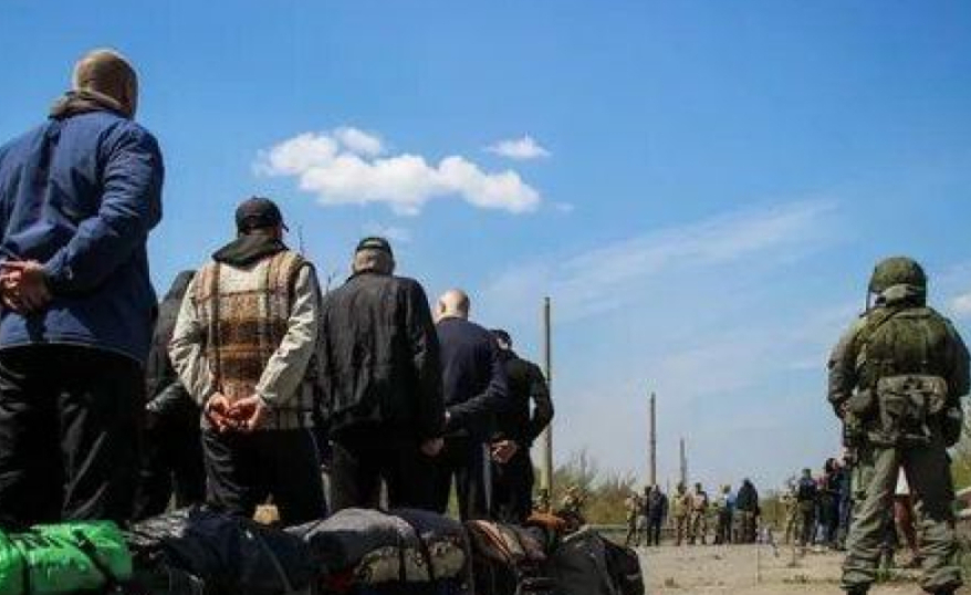 Появились кадры возвращения 35 русских военных домой из украинского плена