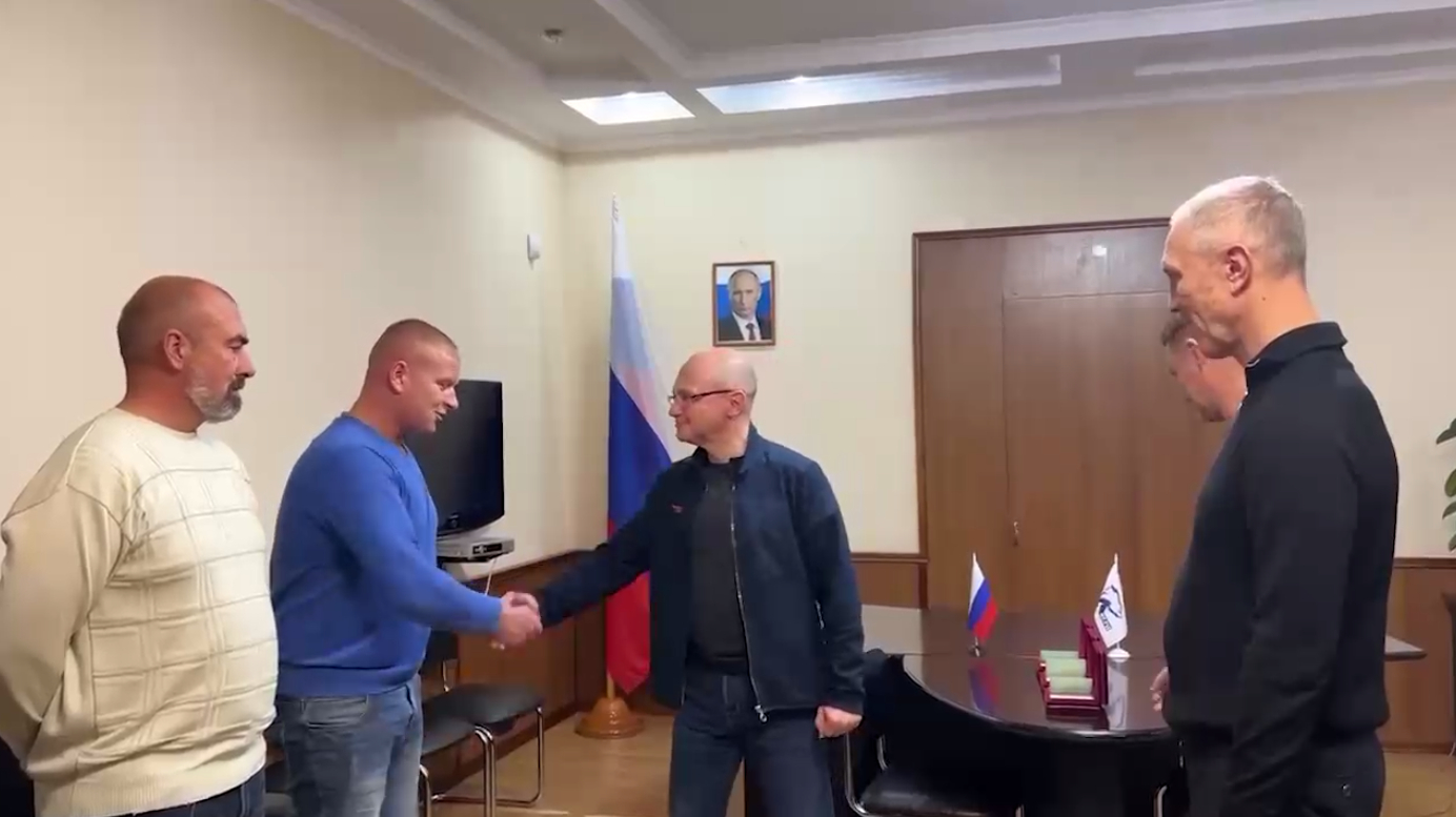 Кириенко и Сальдо вручили государственные награды членам экипажа катера «Арарат»