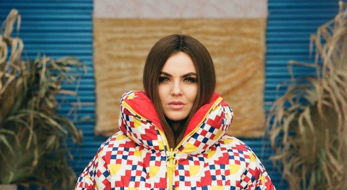 Солистка Little Big София Таюрская рассказала, что вынуждена жить в коммуналке в США