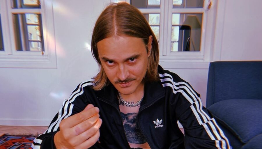 «Не видеть его – мука»: Илья Прусикин из Little Big впервые высказался о сыне в России