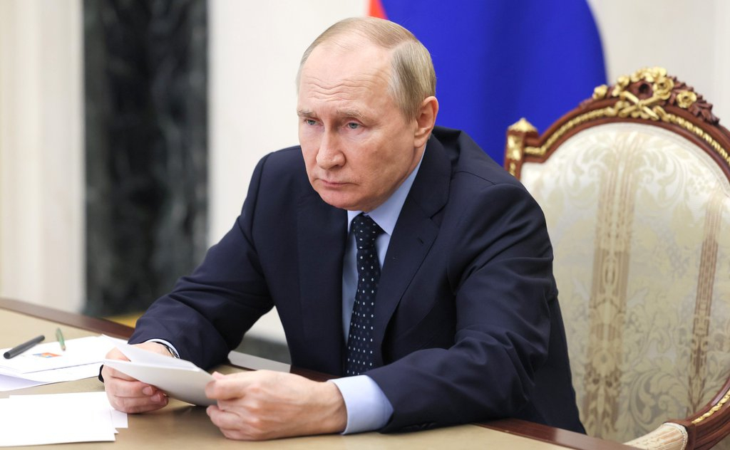«Людей нужно выселять из трущоб»: Путин рассказал о строительстве домов в России