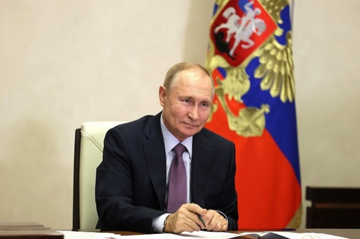 Путин провел оперативное совещание с членами Совбеза РФ