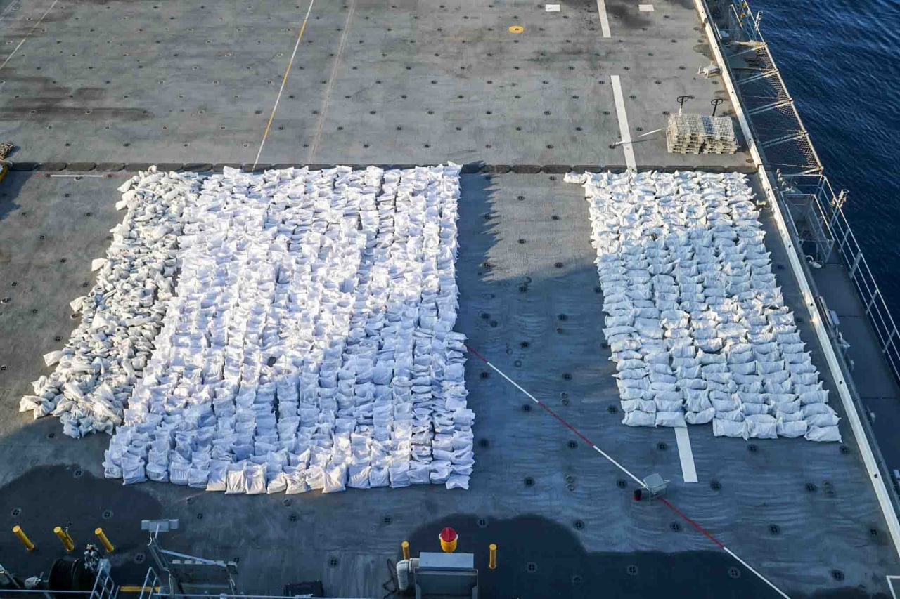 ВМС США перехватили судно с более 50 тоннами боеприпасов и ракетного топлива