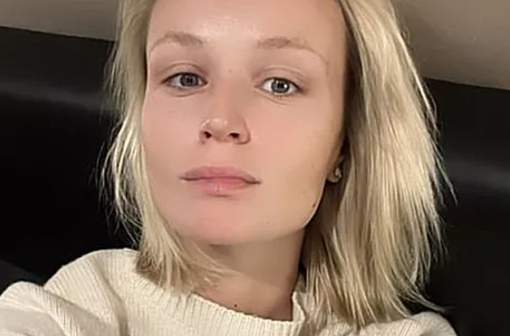 Полина Гагарина показала новое фото без косметики и макияжа