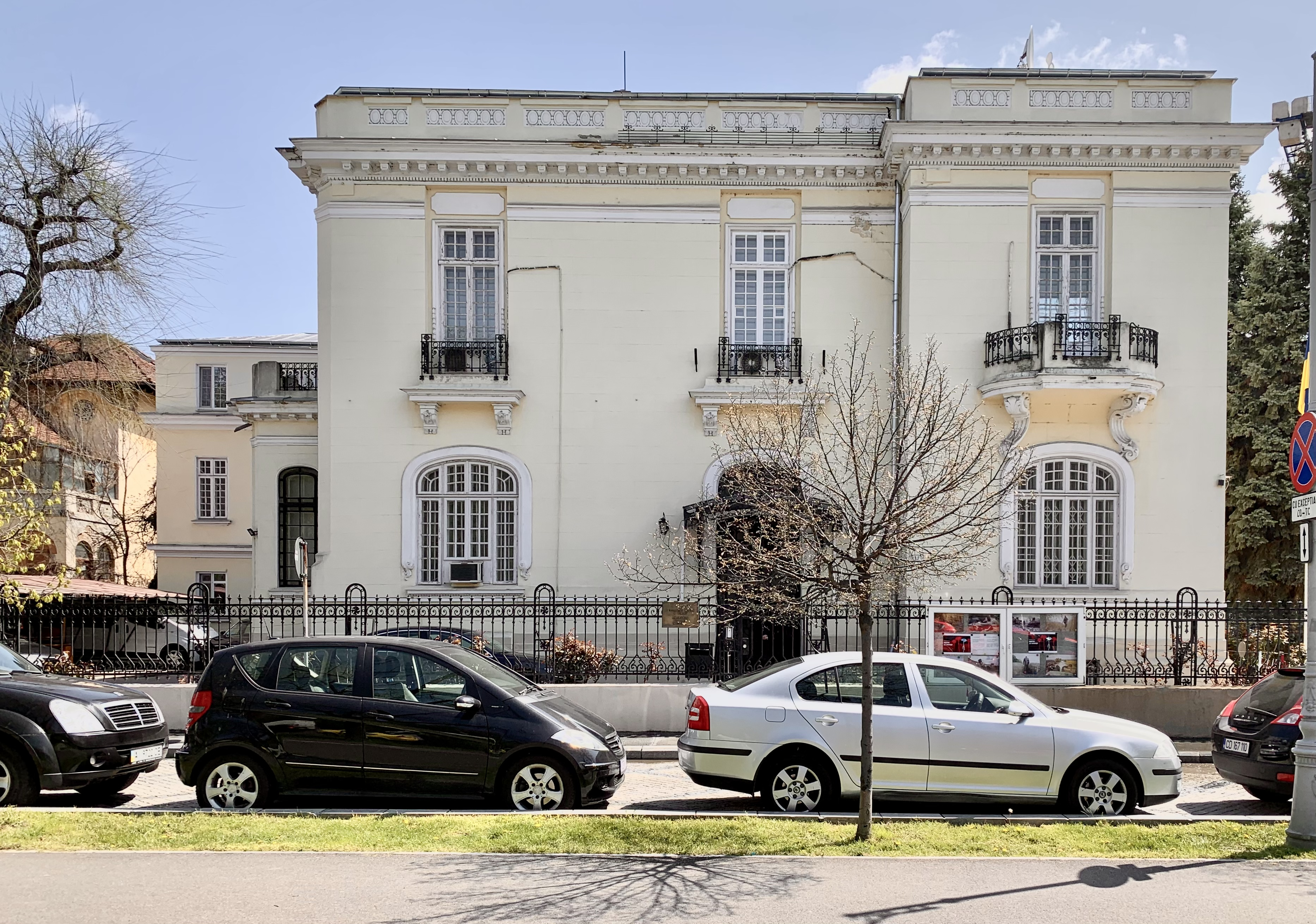 «Письма счастья» продолжают приходить в украинские дипведомства по всей Европе