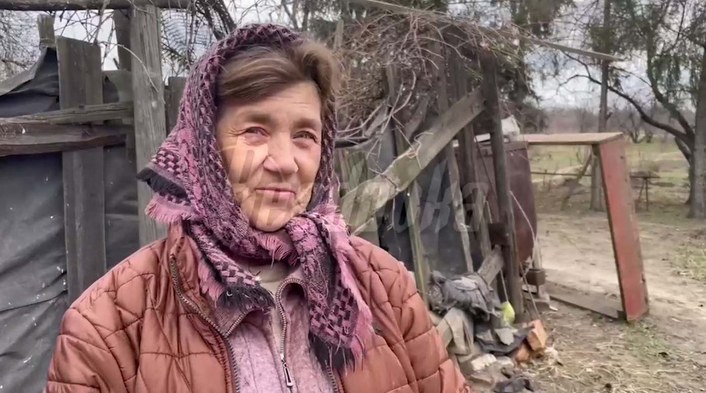 Людям на освобожденных территориях помогают российские солдаты
