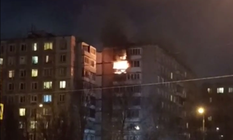 В многоквартирном доме в Москве начался пожар