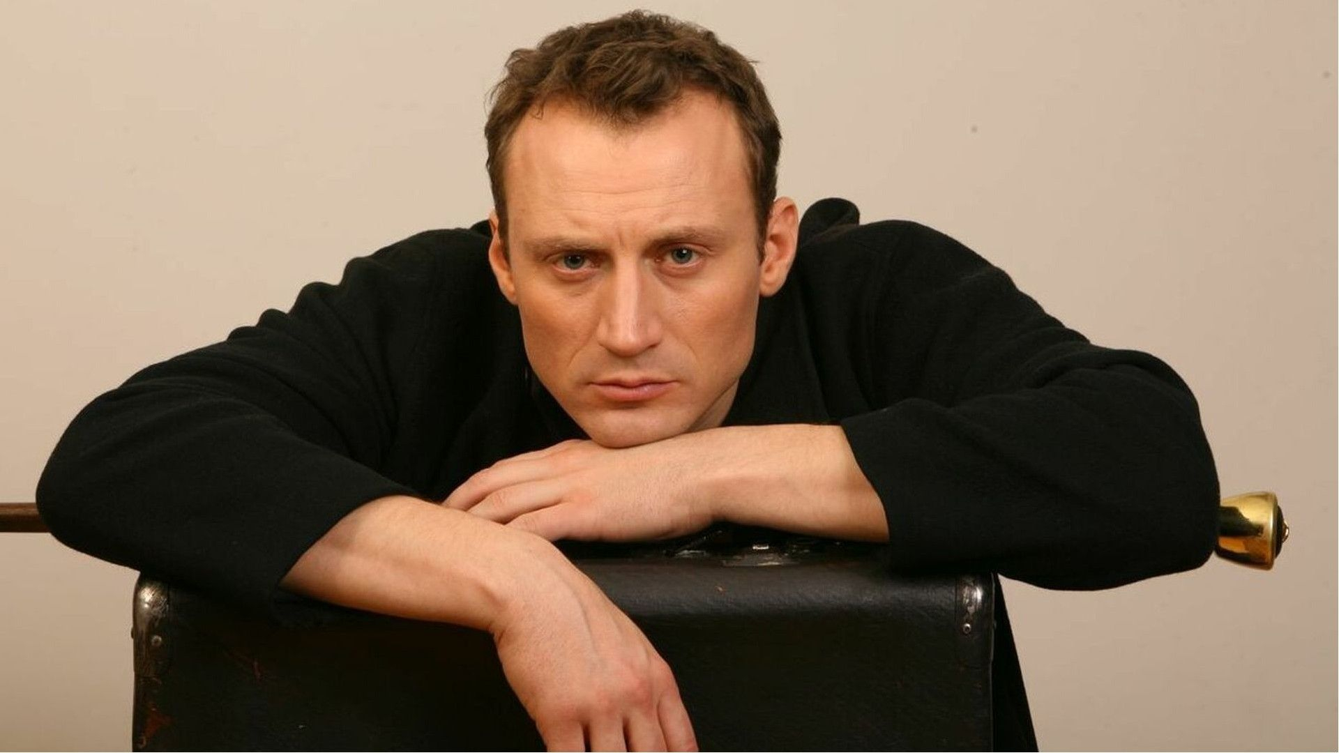 Вступившему против СВО актеру Анатолию Белому светит срок, в случае возвращения в Россию