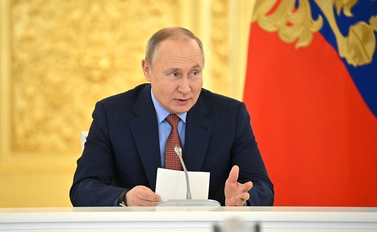 Путин: все бредни и фейки не должны мешать армии выполнять свой долг перед людьми