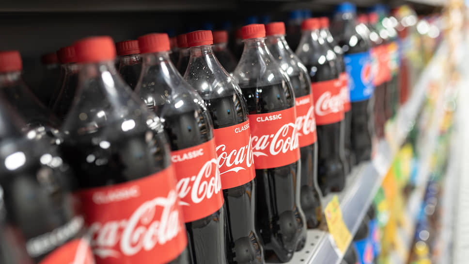 Роспотребнадзор проверяет жалобы на подозрительную Coca-Cola в Подмосковье