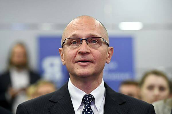 Кириенко не знает о возможных ограничениях для уехавших из РФ граждан