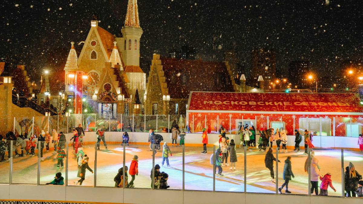 Бесплатные катки открылись в столице на фестивальных площадках «Московские сезоны»
