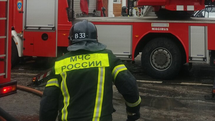 МЧС: в Балашихе Московской области загорелся ТЦ «Стройпарк»