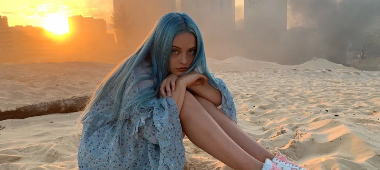 Бывшая певица группы SEREBRO Катя Кищук ушла от американского рэпера Slowthai